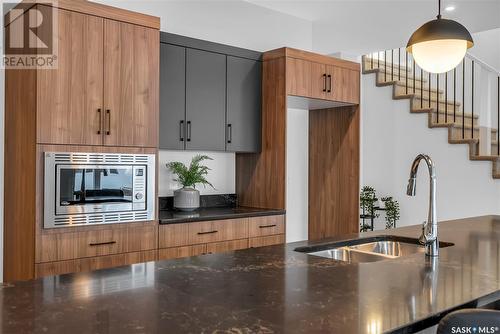 356 Leskiw Bend, Saskatoon, SK - Indoor Photo Showing Kitchen With Double Sink