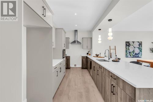 356 Leskiw Bend, Saskatoon, SK - Indoor Photo Showing Kitchen With Double Sink With Upgraded Kitchen