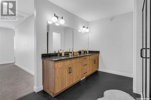 356 Leskiw Bend, Saskatoon, SK - Indoor Photo Showing Bathroom