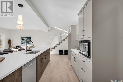 356 Leskiw Bend, Saskatoon, SK - Indoor Photo Showing Kitchen With Double Sink With Upgraded Kitchen