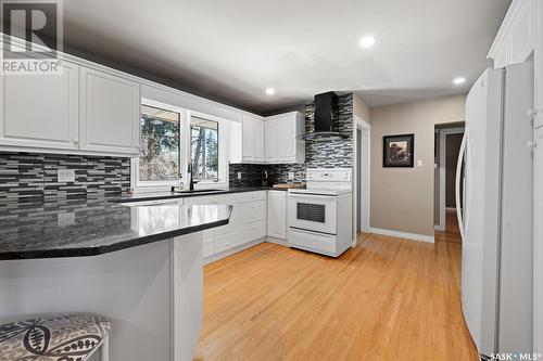 90 Darke Crescent, Regina, SK - Indoor Photo Showing Kitchen