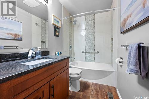 90 Darke Crescent, Regina, SK - Indoor Photo Showing Bathroom