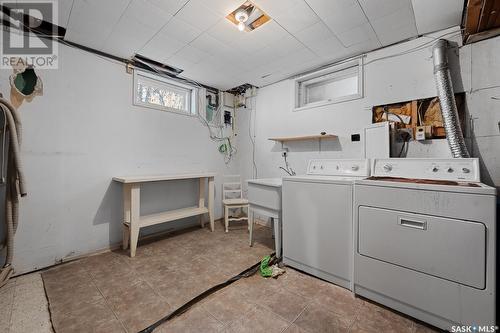 90 Darke Crescent, Regina, SK - Indoor Photo Showing Laundry Room