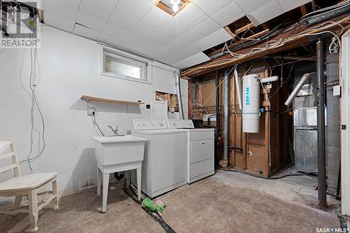 90 Darke Crescent, Regina, SK - Indoor Photo Showing Laundry Room