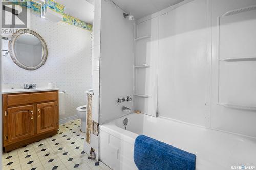 90 Darke Crescent, Regina, SK - Indoor Photo Showing Bathroom