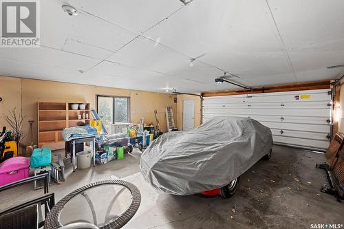 90 Darke Crescent, Regina, SK - Indoor Photo Showing Garage