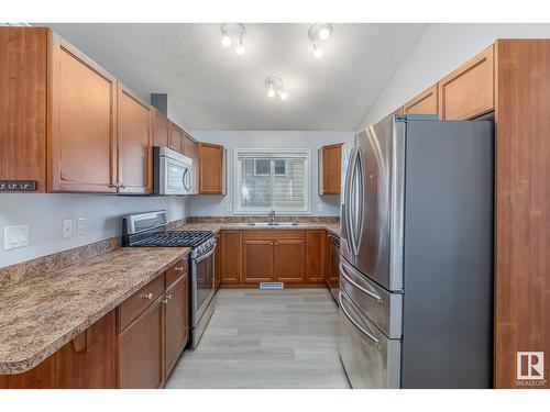 1543 35 Av Nw, Edmonton, AB - Indoor Photo Showing Kitchen