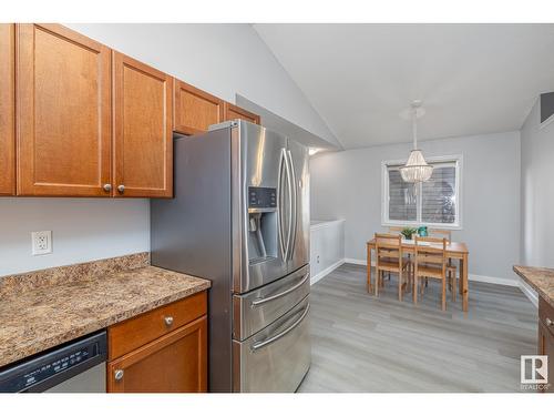 1543 35 Av Nw, Edmonton, AB - Indoor Photo Showing Kitchen