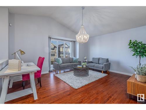 1543 35 Av Nw, Edmonton, AB - Indoor Photo Showing Living Room