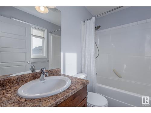 1543 35 Av Nw, Edmonton, AB - Indoor Photo Showing Bathroom