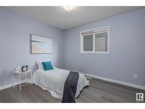 1543 35 Av Nw, Edmonton, AB - Indoor Photo Showing Bedroom