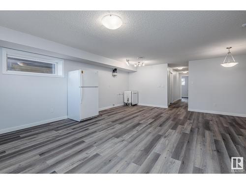 1543 35 Av Nw, Edmonton, AB - Indoor Photo Showing Other Room