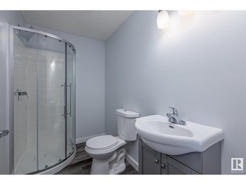 1543 35 Av Nw, Edmonton, AB - Indoor Photo Showing Bathroom