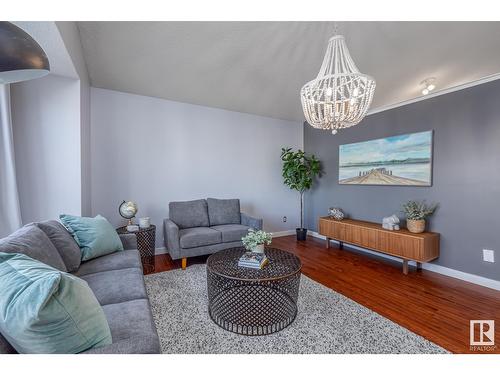 1543 35 Av Nw, Edmonton, AB - Indoor Photo Showing Living Room