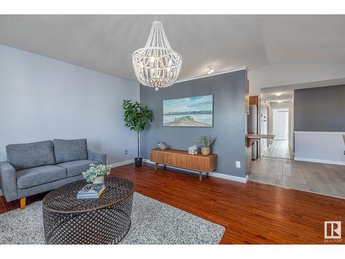 1543 35 Av Nw, Edmonton, AB - Indoor Photo Showing Living Room