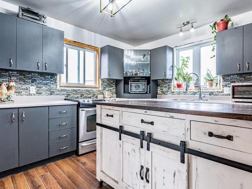 Kitchen - 918 Boul. De Lanaudière, Sainte-Anne-De-La-Pérade, QC - Indoor Photo Showing Kitchen With Double Sink