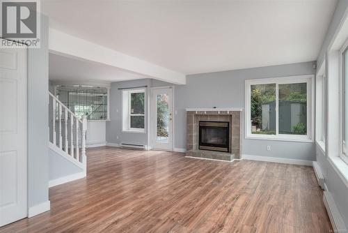 4955 Laguna Way, Nanaimo, BC - Indoor Photo Showing Living Room With Fireplace