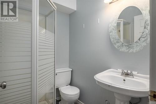 4955 Laguna Way, Nanaimo, BC - Indoor Photo Showing Bathroom