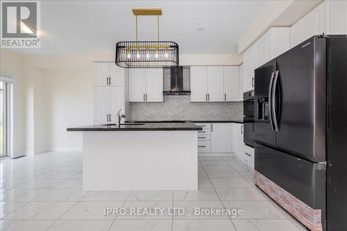 78 Lorne Thomas Place, New Tecumseth, ON - Indoor Photo Showing Kitchen With Upgraded Kitchen