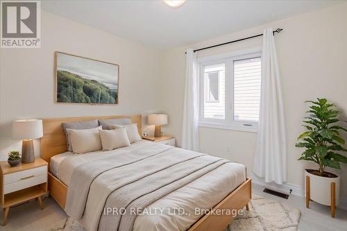 78 Lorne Thomas Place, New Tecumseth, ON - Indoor Photo Showing Bedroom