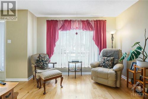 12 Haggart Street, Perth, ON - Indoor Photo Showing Living Room