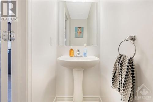 464 Leboutillier Avenue, Ottawa, ON - Indoor Photo Showing Bathroom