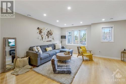 464 Leboutillier Avenue, Ottawa, ON - Indoor Photo Showing Living Room