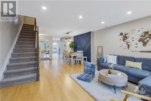 464 Leboutillier Avenue, Ottawa, ON - Indoor Photo Showing Living Room