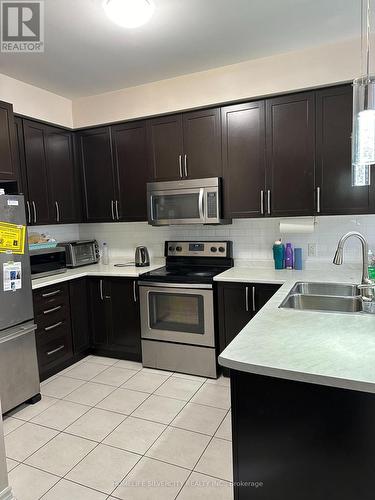 9 Magdalene Crescent, Brampton, ON - Indoor Photo Showing Kitchen With Double Sink With Upgraded Kitchen