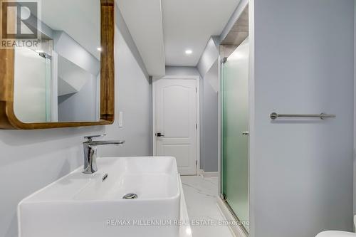 3865 Allcroft Road, Mississauga, ON - Indoor Photo Showing Bathroom