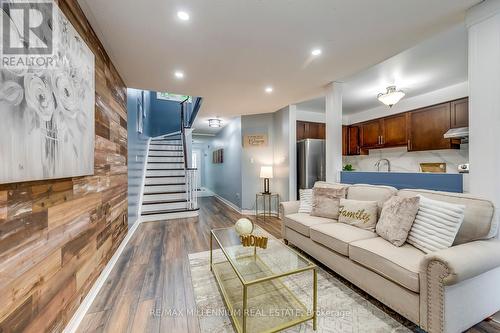 3865 Allcroft Road, Mississauga, ON - Indoor Photo Showing Living Room