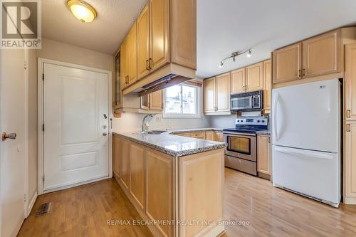 69 - 120 Quigley Road, Hamilton, ON - Indoor Photo Showing Kitchen