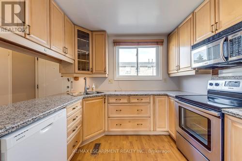 69 - 120 Quigley Road, Hamilton, ON - Indoor Photo Showing Kitchen