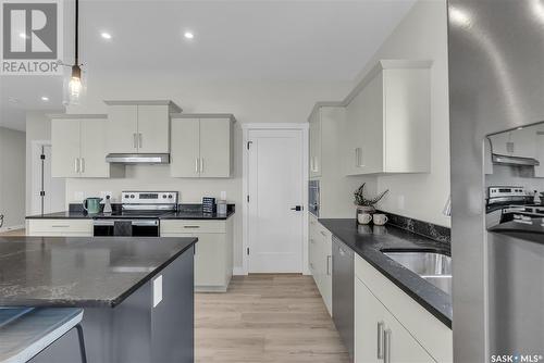 344 Leskiw Bend, Saskatoon, SK - Indoor Photo Showing Kitchen With Upgraded Kitchen