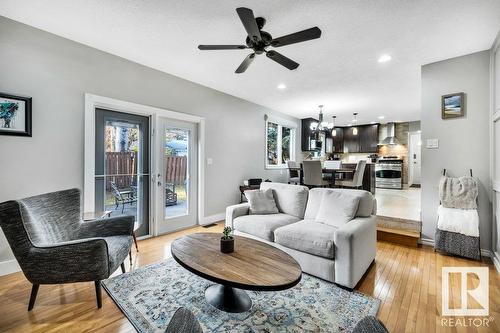 16 Westridge Cr Nw, Edmonton, AB - Indoor Photo Showing Living Room