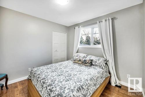 16 Westridge Cr Nw, Edmonton, AB - Indoor Photo Showing Bedroom