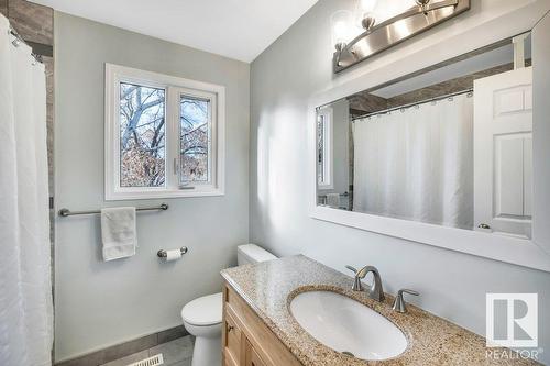 16 Westridge Cr Nw, Edmonton, AB - Indoor Photo Showing Bathroom