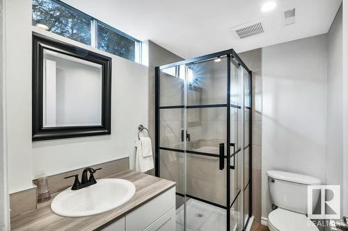 16 Westridge Cr Nw, Edmonton, AB - Indoor Photo Showing Bathroom