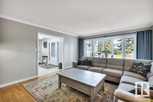 16 Westridge Cr Nw, Edmonton, AB - Indoor Photo Showing Living Room