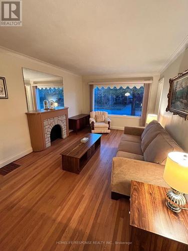 11 Arden Crescent, Toronto, ON - Indoor Photo Showing Living Room