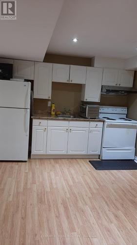 215 Shadow Place, Pickering, ON - Indoor Photo Showing Kitchen