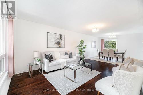 31 - 640 Rathburn Road E, Mississauga, ON - Indoor Photo Showing Living Room