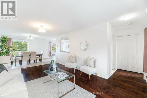 31 - 640 Rathburn Road E, Mississauga, ON - Indoor Photo Showing Living Room