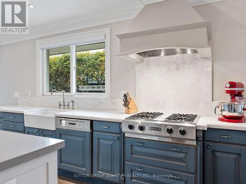 569 Indian Road, Mississauga, ON - Indoor Photo Showing Kitchen