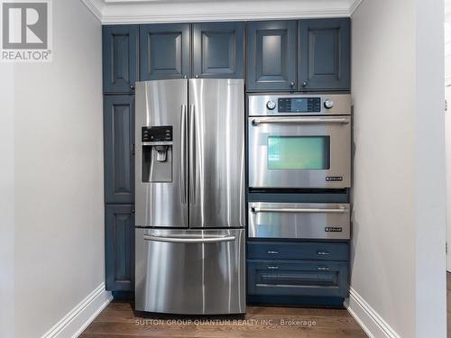 569 Indian Road, Mississauga, ON - Indoor Photo Showing Kitchen