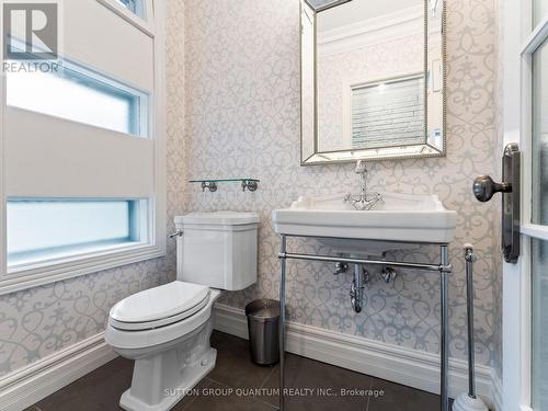 569 Indian Road, Mississauga, ON - Indoor Photo Showing Bathroom