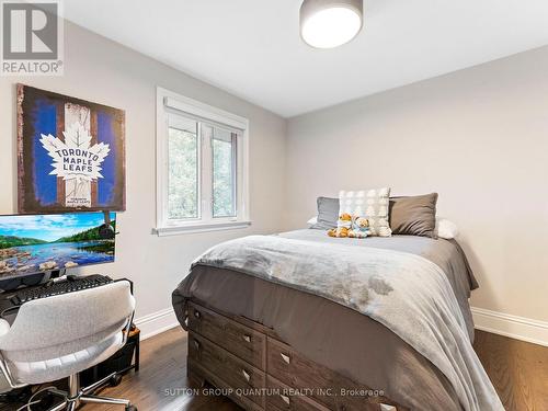 569 Indian Road, Mississauga, ON - Indoor Photo Showing Bedroom