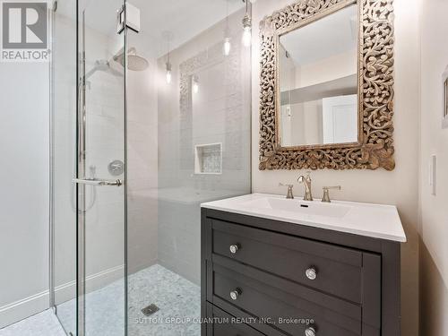 569 Indian Road, Mississauga, ON - Indoor Photo Showing Bathroom