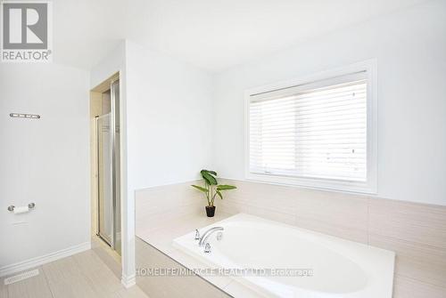 21 Magical Road, Brampton, ON - Indoor Photo Showing Bathroom