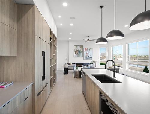 19 Sarsprilla Bend, Winnipeg, MB - Indoor Photo Showing Kitchen With Double Sink With Upgraded Kitchen